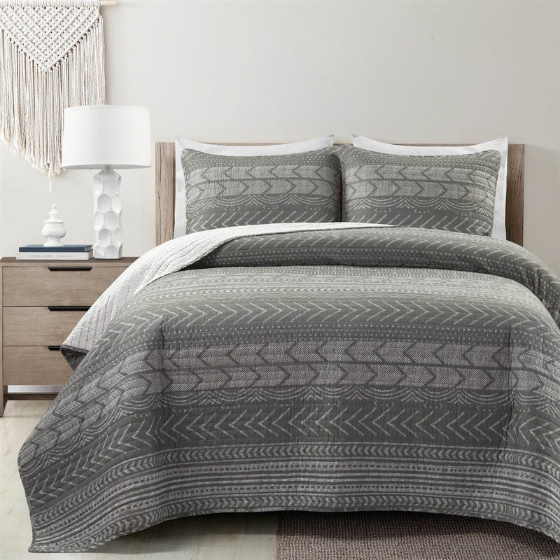 Full/Queen Scandinavian Dark Grey Chevron Reversible Cotton Quilt Set